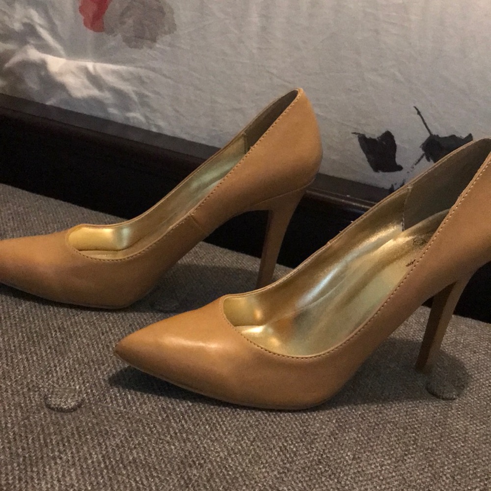 Tan High Heels - Picture 3 of 6